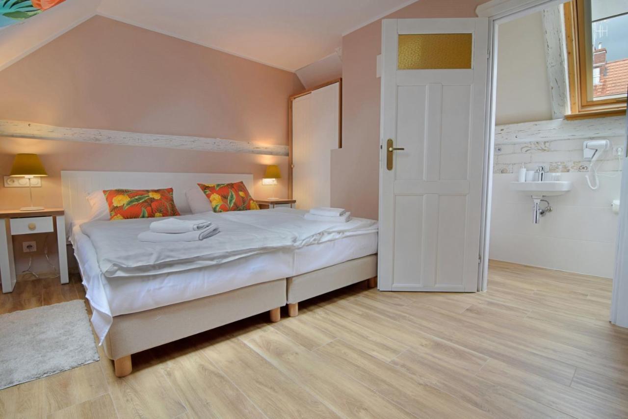 Gosciniec Nowa Wioska Bed & Breakfast Walbrzych Exterior photo