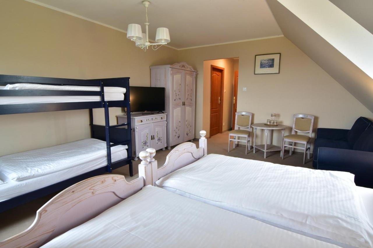 Gosciniec Nowa Wioska Bed & Breakfast Walbrzych Exterior photo