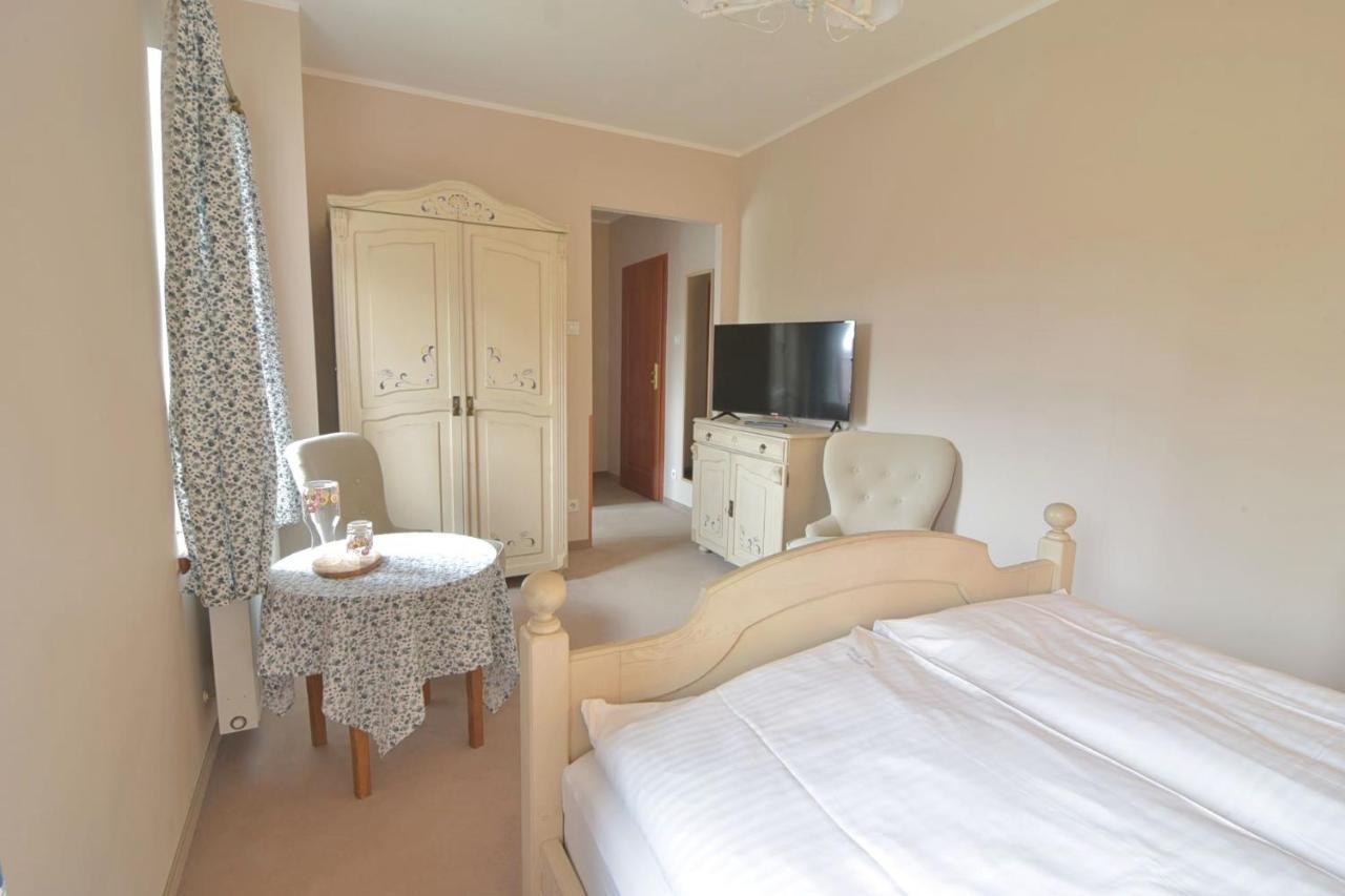 Gosciniec Nowa Wioska Bed & Breakfast Walbrzych Exterior photo