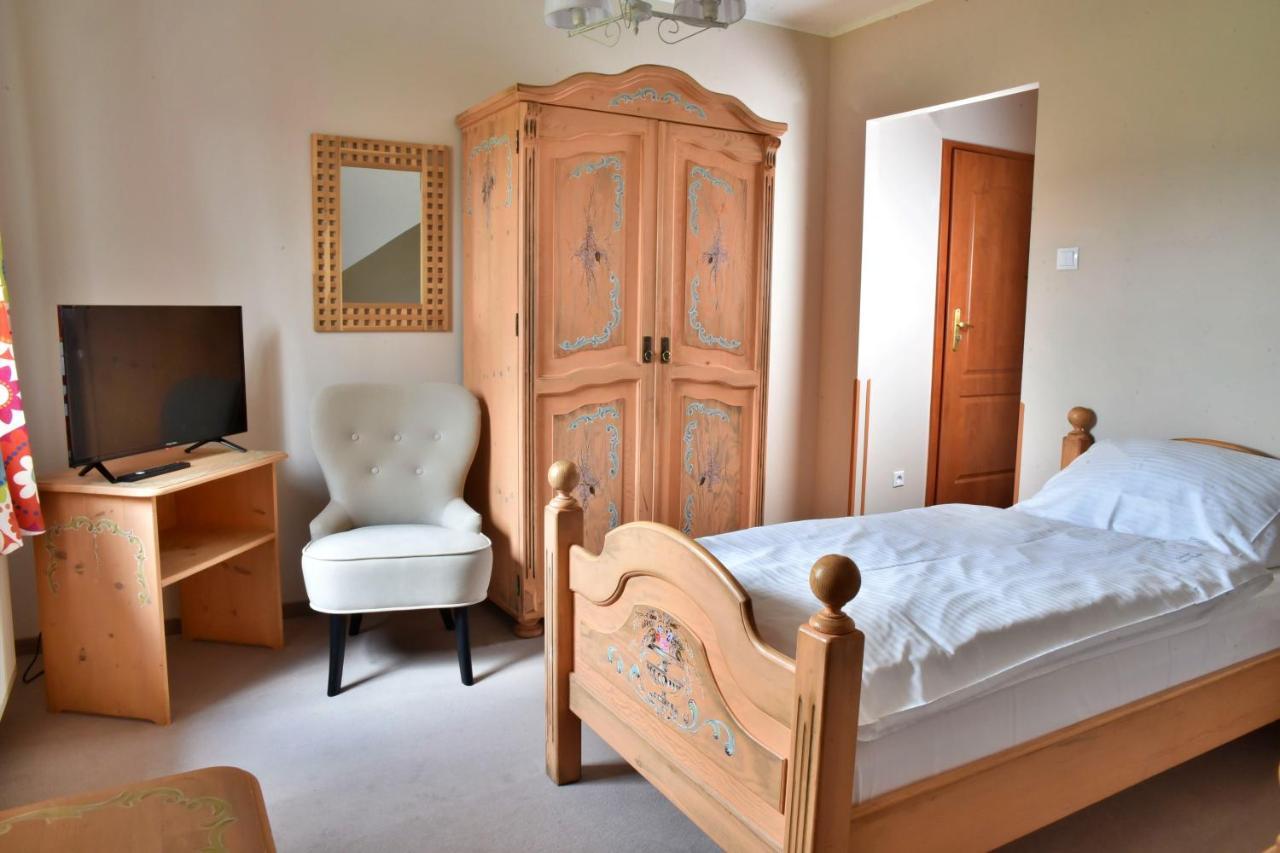 Gosciniec Nowa Wioska Bed & Breakfast Walbrzych Exterior photo